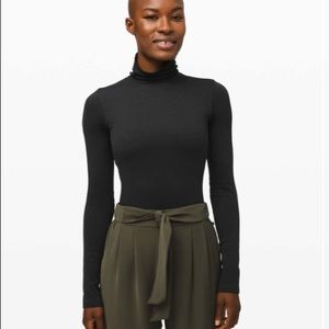 lululemon Yin Vibes Turtleneck size 6